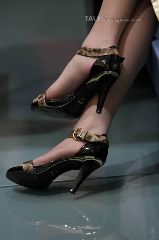 东方人,腿部,腿,一个人,模特,坐,竖图,室内,特写,白天,侧面,高跟鞋,时尚,鞋子,上海,中国,亚洲,仅一个年轻女性,仅一个女性,仅一个人,一双,阴影,反射,影子,黄种人,车模,展示,展览,车展,申,时髦,东亚,上海市,中华人民共和国,沪,华东地区,时兴,年轻女性,女人,女性,亚洲人,模特儿,坐着,半身,彩图,汽车展览,shgzq1