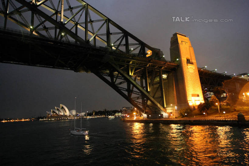 无人,横图,室外,白天,仰视,旅游,度假,河流,水,植物,标志建筑,地标,建筑,路灯,船,照明,悉尼歌剧院,澳大利亚,阴影,波纹,飞溅,溅,光线,液体,影子,河水,水滴,水流,灯光,歌剧院,娱乐,建设,游轮,游船,灯,水珠,树,树木,绿色,水纹,自然,船尾波,交通工具,邮轮,波浪,享受,休闲,旅游胜地,放松,生长,成长,照亮,照明设备,喷洒,载具,大洋洲,悉尼,澳洲,悉尼大桥,海港大桥,悉尼海港大桥,南方大陆,首府,澳大利亚联邦,雪梨,旅游船,新州,新南威尔士,新南威尔士州,彩图,低角度拍摄,shgzq1