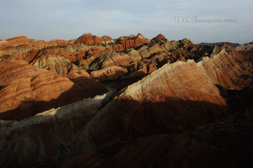 无人,横图,室外,白天,正面,旅游,度假,美景,山,山脉,阴影,光线,纹路,纹理,影子,景观,山峰,云,云朵,山峦,云彩,娱乐,蓝色,白云,蓝天,天空,阳光,自然,群山,天,享受,休闲,景色,放松,晴朗,连绵,绵延,自然风光,肌理,联贯,晴空,彩图,shgzq1