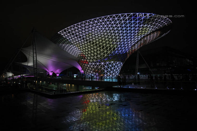 无人,横图,室外,夜晚,正面,旅游,度假,标志建筑,道路,地标,建筑,路,喷泉,夜景,上海,中国,亚洲,阴影,光线,影子,景观,小路,灯光,交通,文化,娱乐,建设,品味,享受,休闲,上海世博馆,世博馆,世博轴,上海世博会,世博,世博会,旅游胜地,放松,申,水景,东亚,世博园,阳光谷,上海市,中华人民共和国,沪,华东地区,美观,设计,彩图,shgzq1