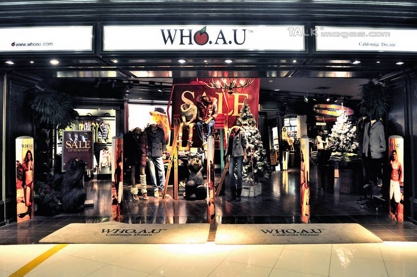 无人,商店,横图,室内,白天,正面,购物,旅游,度假,消费,标志建筑,超市,地标,建筑,商场,上海,中国,亚洲,阴影,光线,英文,标志,人造模特,文字,影子,字符,字母,灯光,娱乐,标识,建设,享受,休闲,旅游胜地,放松,金融,百货,道具,英文字母,申,选购,贸易,百货公司,东亚,服装模特,模特道具,长宁区,龙之梦购物中心,上海市,时装道具,展示道具,服装模特道具,陈列道具,中华人民共和国,沪,华东地区,血拼,彩图,购物商场,购物中心,商业中心,龙之梦,shlbh1