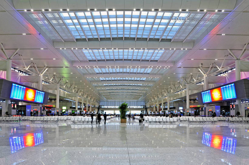 东方人,站,走,横图,室内,白天,正面,旅游,度假,显示器,标志建筑,地标,建筑,椅子,上海,中国,亚洲,一排,许多,行人,游客,游人,服装,整齐,并列,并排,屏幕,很多,许多人,注视,休闲装,黄种人,娱乐,显示屏,建设,路人,旅客,排列,衣服,观察,看,站着,一群人,享受,休闲,休闲服,旅游胜地,放松,服饰,观看,申,察看,队列,关注,平行,输出设备,东亚,长宁区,虹桥枢纽,上海市,中华人民共和国,沪,华东地区,过客,男人,男性,年轻男性,年轻女性,女人,女性,亚洲人,步行,散步,站立,走路,彩图,全身,虹桥综合交通枢纽,shlbh1