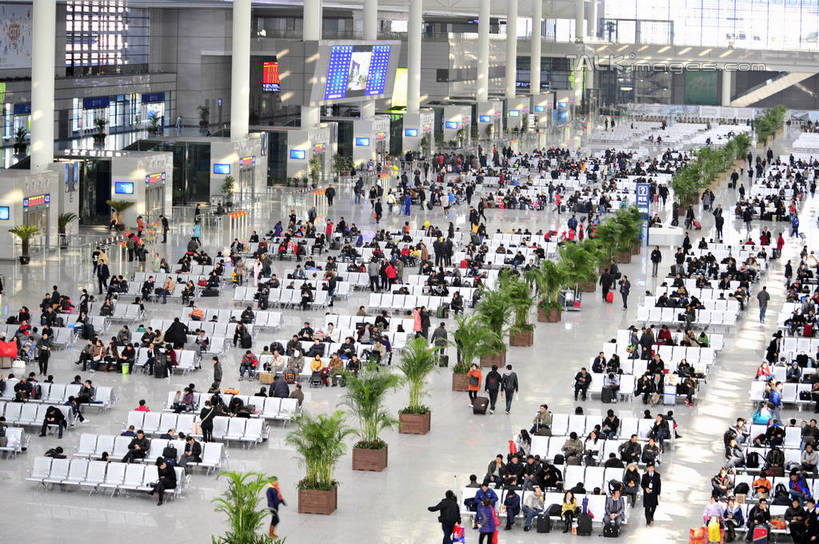 东方人,站,坐,走,横图,俯视,室内,白天,旅游,度假,显示器,植物,标志建筑,地标,建筑,椅子,上海,中国,亚洲,一排,许多,行人,游客,游人,阴影,服装,整齐,光线,拉杆箱,旅行箱,盆栽,屏幕,影子,灯光,盆景,闸机,交通,很多,许多人,注视,休闲装,黄种人,娱乐,显示屏,建设,自动检票机,路人,旅客,排列,衣服,绿色,自然,行李箱,箱子,观察,看,站着,一群人,享受,休闲,休闲服,旅游胜地,放松,服饰,生长,成长,观看,出差,申,察看,队列,关注,输出设备,东亚,长宁区,虹桥枢纽,上海市,中华人民共和国,沪,华东地区,检票,检票机,检票设备,过客,男人,男性,年轻男性,年轻女性,女人,女性,亚洲人,步行,散步,站立,走路,坐着,半身,彩图,高角度拍摄,旅行,虹桥综合交通枢纽,shlbh1