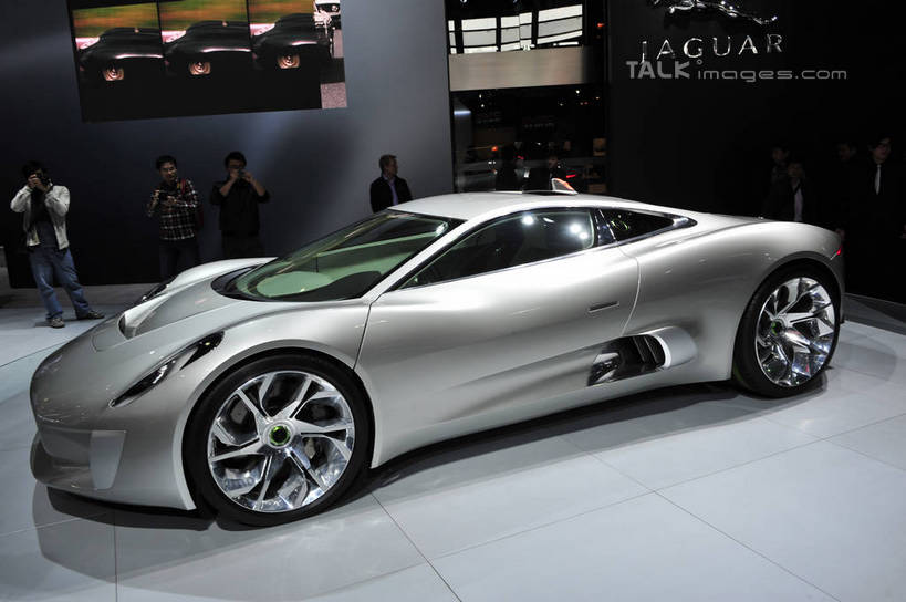 东方人,站,走,横图,室内,白天,正面,旅游,度假,窗户,标志建筑,地标,建筑,汽车,上海,中国,亚洲,一辆,行人,游客,游人,停靠,阴影,服装,光线,影子,灯光,银色,跑车,许多人,注视,休闲装,黄种人,娱乐,建设,浦东,路人,旅客,玻璃窗,车,衣服,车窗,交通工具,观察,看,站着,一群人,享受,休闲,休闲服,展示,旅游胜地,放松,服饰,观看,展览,车展,申,察看,关注,停泊,载具,捷豹,浦东新区,东亚,上海新国际博览中心,上海市,龙阳路,中华人民共和国,沪,华东地区,美洲虎,过客,男人,男性,年轻男性,亚洲人,步行,站立,走路,半身,彩图,汽车展览,积架,shlbh1