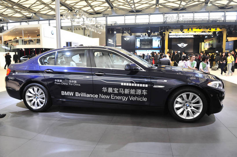 东方人,站,走,横图,室内,白天,正面,旅游,度假,窗户,标志建筑,地标,建筑,汽车,上海,中国,亚洲,一辆,行人,游客,游人,阴影,服装,反射,英文,标志,文字,影子,字符,字母,宝马,许多人,注视,休闲装,黄种人,娱乐,标识,建设,浦东,路人,旅客,玻璃窗,车,衣服,交通工具,轿车,观察,看,站着,一群人,享受,休闲,休闲服,汉字,展示,旅游胜地,放松,服饰,观看,展览,车展,英文字母,申,察看,关注,中文,载具,浦东新区,东亚,上海新国际博览中心,上海市,龙阳路,中华人民共和国,沪,华东地区,国文,华文,过客,男人,男性,年轻男性,年轻女性,女人,女性,亚洲人,步行,散步,站立,走路,半身,彩图,汽车展览,shlbh1