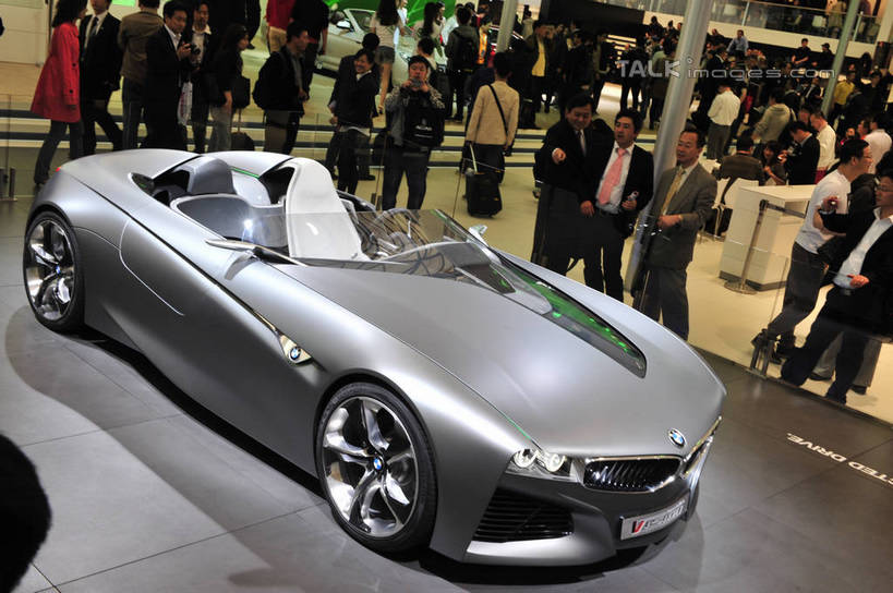 东方人,商务人士,商务男性,站,走,横图,室内,白天,正面,衬衫,旅游,度假,标志建筑,地标,建筑,汽车,相机,上海,中国,亚洲,一辆,行人,游客,游人,停靠,套装,服装,领带,宝马,跑车,许多人,注视,休闲装,黄种人,娱乐,建设,浦东,路人,旅客,车,拍照,衣服,数码相机,交通工具,观察,看,站着,一群人,享受,休闲,休闲服,展示,旅游胜地,放松,摄影,服饰,观看,展览,车展,申,察看,象征,庄重,关注,停泊,载具,商务装,身份,敞篷跑车,工薪阶层,浦东新区,东亚,上海新国际博览中心,上海市,龙阳路,中华人民共和国,沪,华东地区,正式,地位,过客,男人,男性,年轻男性,年轻女性,女人,女性,亚洲人,白领,上班族,照相机,步行,散步,站立,走路,半身,彩图,衬衣,照相,汽车展览,shlbh1