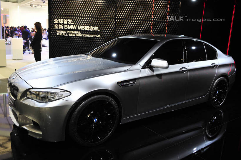 东方人,站,横图,室内,白天,正面,旅游,度假,标志建筑,地标,建筑,汽车,上海,中国,亚洲,一辆,行人,游客,游人,阴影,服装,反射,英文,标志,文字,影子,字符,字母,宝马,许多人,注视,休闲装,黄种人,娱乐,标识,建设,浦东,路人,旅客,车,衣服,交通工具,轿车,观察,看,站着,一群人,享受,休闲,休闲服,汉字,展示,旅游胜地,放松,服饰,观看,展览,车展,英文字母,申,察看,关注,中文,载具,浦东新区,东亚,上海新国际博览中心,上海市,龙阳路,中华人民共和国,沪,华东地区,国文,华文,过客,男人,男性,年轻男性,年轻女性,女人,女性,亚洲人,站立,半身,彩图,汽车展览,shlbh1