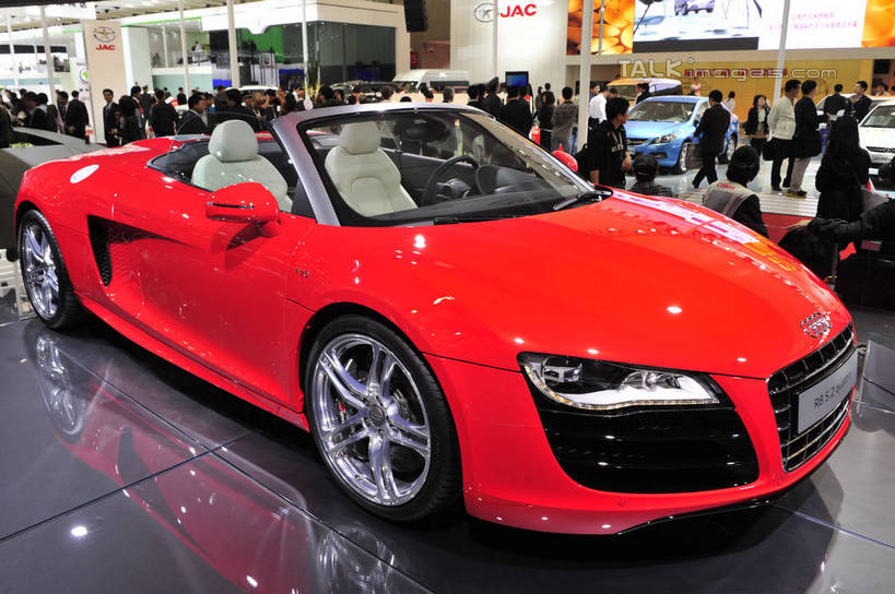 东方人,站,走,横图,室内,白天,正面,旅游,度假,窗户,标志建筑,地标,建筑,汽车,照明,上海,中国,亚洲,一辆,行人,游客,游人,阴影,服装,光线,瓷砖,地砖,影子,灯光,地面,跑车,许多人,注视,休闲装,黄种人,娱乐,建设,浦东,路人,旅客,玻璃窗,车,灯,衣服,红色,车窗,灯具,交通工具,观察,看,站着,一群人,享受,休闲,休闲服,展示,旅游胜地,放松,服饰,观看,展览,车展,奥迪,照亮,申,察看,照明设备,关注,载具,敞篷跑车,浦东新区,东亚,上海新国际博览中心,上海市,龙阳路,前照灯,前大灯,车前灯,中华人民共和国,沪,华东地区,过客,男人,男性,年轻男性,年轻女性,女人,女性,亚洲人,步行,散步,站立,走路,半身,彩图,汽车展览,shlbh1