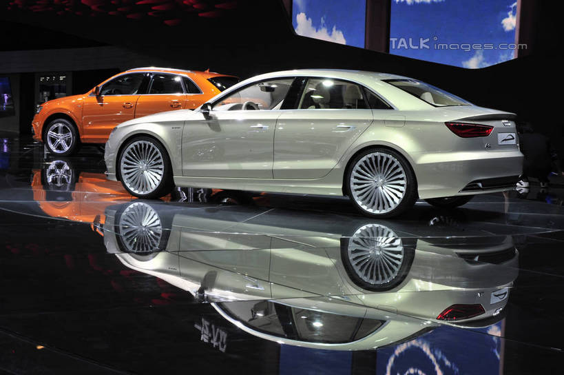 无人,横图,室内,白天,正面,旅游,度假,标志建筑,地标,建筑,汽车,照明,上海,中国,亚洲,停靠,阴影,光线,瓷砖,地砖,影子,灯光,地面,娱乐,建设,浦东,顶灯,车,灯,灯具,交通工具,轿车,享受,休闲,展示,旅游胜地,放松,展览,车展,奥迪,照亮,申,照明设备,停泊,载具,浦东新区,东亚,上海新国际博览中心,上海市,龙阳路,中华人民共和国,沪,华东地区,彩图,汽车展览,shlbh1