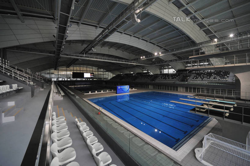 无人,体育馆,游泳池,横图,室内,白天,正面,旅游,度假,水,窗户,落地窗,标志建筑,地标,建筑,上海,中国,亚洲,水池,水面,看台,分界线,娱乐,运动器械,建设,泳池,浦东,玻璃窗,座位,享受,休闲,健身器械,旅游胜地,放松,申,游泳馆,跳板,健身器材,泳道线,分道线,浦东新区,上海东方体育中心,东亚,上海市,中华人民共和国,沪,华东地区,坐位,泳池分割线,彩图,海上皇冠,上海水上竞技中心,助跳板,运动器材,shlbh1