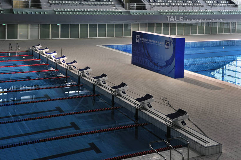 无人,体育馆,游泳池,横图,室内,白天,正面,旅游,度假,水,窗户,落地窗,标志建筑,地标,建筑,上海,中国,亚洲,水池,水面,分界线,娱乐,建设,泳池,浦东,玻璃窗,享受,休闲,旅游胜地,放松,申,游泳馆,泳道线,分道线,浦东新区,上海东方体育中心,东亚,上海市,中华人民共和国,沪,华东地区,泳池分割线,彩图,海上皇冠,上海水上竞技中心,shlbh1