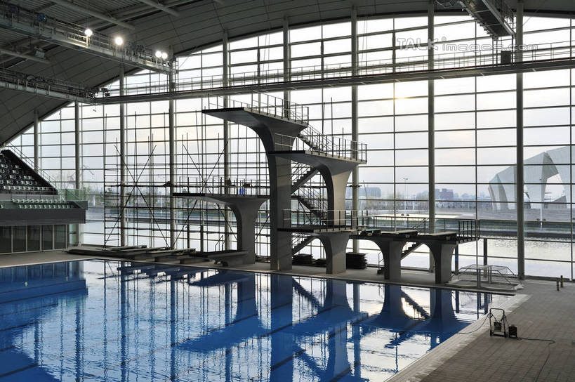 无人,体育馆,游泳池,横图,室内,白天,正面,旅游,度假,水,窗户,落地窗,标志建筑,地标,建筑,上海,中国,亚洲,水池,水面,看台,分界线,娱乐,运动器械,建设,泳池,浦东,玻璃窗,座位,享受,休闲,健身器械,旅游胜地,放松,申,游泳馆,跳板,健身器材,泳道线,分道线,浦东新区,上海东方体育中心,东亚,上海市,中华人民共和国,沪,华东地区,坐位,泳池分割线,彩图,海上皇冠,上海水上竞技中心,助跳板,运动器材,shlbh1