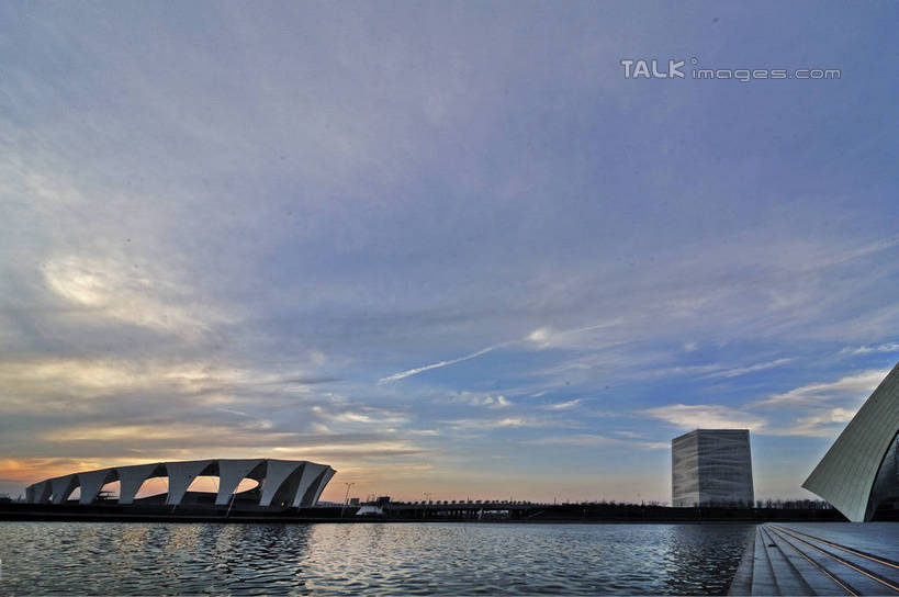 无人,体育馆,运动场,横图,室外,白天,正面,旅游,度假,河流,日落,水,标志建筑,地标,建筑,上海,中国,亚洲,波纹,河水,水流,晚霞,霞光,落日,涟漪,娱乐,建设,体育场,浦东,水纹,黄昏,波浪,享受,休闲,旅游胜地,彩霞,放松,申,浦东新区,上海东方体育中心,东亚,上海市,中华人民共和国,沪,华东地区,水晕,运动馆,夕照,薄暮,夕阳,彩图,傍晚,海上皇冠,上海水上竞技中心,斜阳,shlbh1