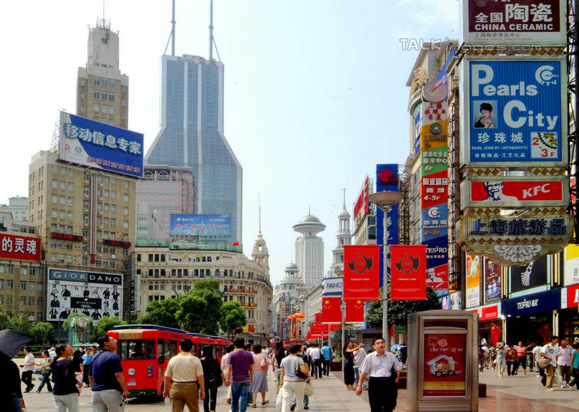 东方人,背部,高楼大厦,商店,走,横图,室外,白天,正面,购物,旅游,度假,消费,标志建筑,超市,大厦,地标,建筑,摩天大楼,商场,汽车,观光车,上海,中国,亚洲,行人,游客,游人,阴影,服装,光线,影子,许多人,注视,休闲装,黄种人,娱乐,建设,路人,旅客,车,衣服,蓝色,蓝天,天空,阳光,交通工具,南京路,天,观察,看,一群人,享受,休闲,休闲服,旅游胜地,放松,金融,百货,服饰,永安百货,南京路步行街,晴朗,观看,申,察看,关注,载具,选购,贸易,百货公司,黄浦区,东亚,上海市,万里无云,中华人民共和国,沪,华东地区,血拼,过客,男人,男性,年轻男性,年轻女性,女人,女性,亚洲人,晴空,晴空万里,步行,散步,走路,半身,彩图,大楼,高层建筑,高楼,购物商场,购物中心,摩天楼,商业中心,旅游观光车,永安,shlbh1