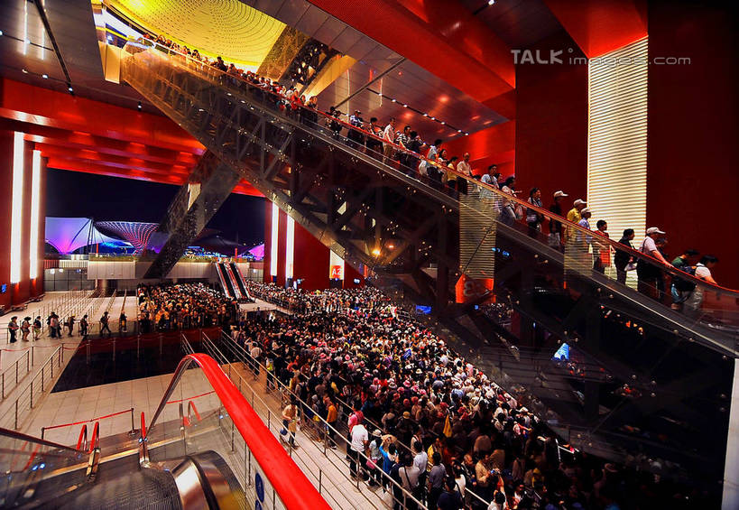 东方人,人群,栏杆,横图,室内,白天,正面,度假,美景,城市风光,城市,电梯,照明,上海,中国,亚洲,游客,游人,景观,围栏,灯光,自动扶梯,许多人,黄种人,娱乐,护栏,顶灯,旅客,灯,红色,灯具,人流,一群人,享受,休闲,上海世博馆,世博馆,世博轴,上海世博会,世博,世博会,景色,放松,照亮,申,照明设备,中国馆,东亚,世博园,上海市,中华人民共和国,沪,华东地区,人山人海,中国世博馆,男人,男性,年轻男性,年轻女性,女人,女性,亚洲人,彩图,全身,shlmx1