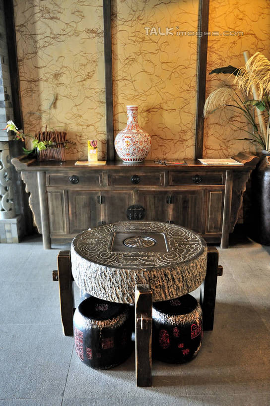 无人,家,竖图,室内,白天,正面,植物,餐桌,柜子,家具,装修,桌子,建筑,花瓶,装饰,木制,板凳,盆栽,陶瓷,凳子,饭厅,房屋,屋子,公寓,盆景,陶瓷制品,储物柜,古典,建设,装潢,洋房,楼房,住宅,绿色,自然,木制品,瓶子,室内装潢,中式,生长,成长,餐台,样板房,明亮,舒适,家居装潢,储存,房屋设计,室内设计,宽敞,样板房装潢,储备,蕴藏,贮备,设计,彩图,房子,贮存,shlyb1