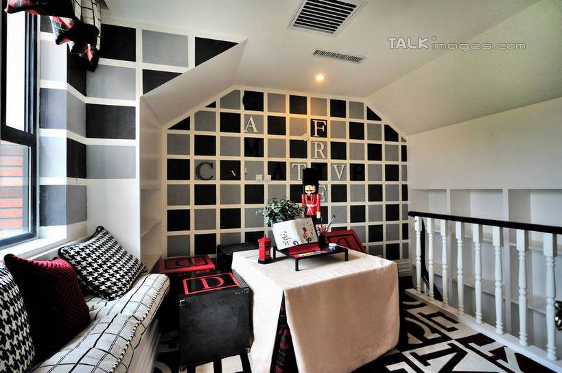 无人,家,客厅,栏杆,横图,室内,白天,正面,建材,别墅,窗户,家具,靠垫,沙发,装修,建筑,照明,欧式,阴影,装饰,光线,布料,材料,瓷砖,影子,房屋,墙,屋子,公寓,围栏,灯光,靠枕,豪华,布纹,建设,现代,装潢,洋房,护栏,楼房,顶灯,墙砖,玻璃窗,墙壁,墙面,住宅,灯,桌布,餐巾,灯具,垫子,室内装潢,台布,枕头,建造,样板房,明亮,照亮,起居室,舒适,家居装潢,照明设备,房屋设计,地中海风格,古典风格,简约风格,布艺沙发,室内设计,宽敞,样板房装潢,客堂,设计,餐桌布,彩图,房子,墙面砖,shlyb1