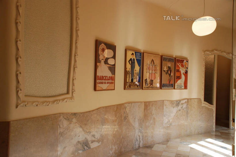 无人,家,横图,室内,白天,正面,旅游,度假,美景,城市风光,城市,建筑,照明,西班牙,欧洲,巴塞罗那,吊挂,悬挂,阴影,装饰,光线,影子,房屋,屋子,景观,公寓,走道,走廊,过道,灯光,挂,娱乐,建设,洋房,楼房,吊灯,米拉之家,住宅,灯,灯具,享受,休闲,景色,放松,华丽,修饰,照亮,点缀,照明设备,南欧,格拉西亚大道,首府,加泰罗尼亚,西班牙王国,衬托,美观,雅致,雅观,装饰画,彩图,房子,扩展区,shqxy1