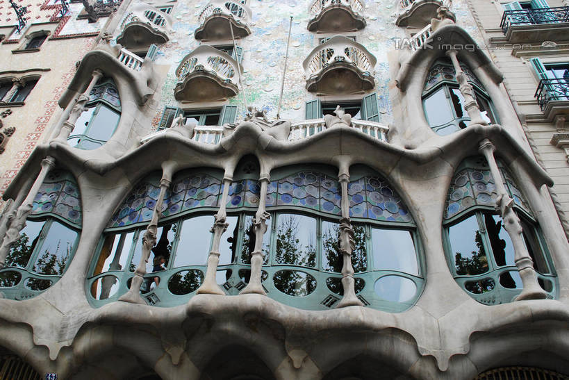 无人,家,横图,室外,白天,仰视,旅游,度假,美景,窗户,城市风光,城市,建筑,西班牙,欧洲,巴塞罗那,一排,许多,阴影,整齐,并列,并排,光线,影子,房屋,屋子,景观,公寓,很多,娱乐,建设,洋房,楼房,巴特约之家,玻璃窗,住宅,排列,阳光,享受,休闲,景色,放松,队列,南欧,平行,格拉西亚大道,首府,加泰罗尼亚,西班牙王国,彩图,低角度拍摄,房子,不和谐街区,扩展区,shqxy1