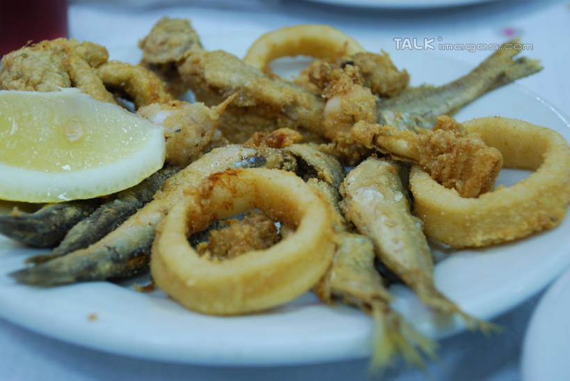 无人,横图,俯视,室内,特写,白天,烹饪,西餐,餐桌,桌子,柠檬,餐具,水果,阴影,新鲜,反射,碟子,盘,影子,肉,生食,鱼肉,料理,食品,果实,菜肴,美食,肉类,鱿鱼圈,食物,一个,盘子,碟,快餐,西式,佳肴,有机食品,绿色食品,单个,餐台,肉食,西式快餐,垃圾食品,益母果,柠果,彩图,高角度拍摄,shqxy1