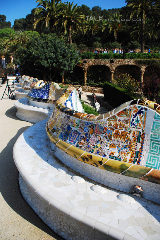 无人,公园,竖图,室外,白天,正面,度假,绘画,美景,植物,城市风光,城市,西班牙,欧洲,巴塞罗那,阴影,艺术,装饰,光线,影子,墙,景观,文化,娱乐,桂尔公园,壁画,墙壁,墙面,树,树木,蓝色,绿色,蓝天,天空,阳光,自然,天,享受,休闲,景色,放松,生长,晴朗,成长,华丽,修饰,点缀,南欧,万里无云,首府,加泰罗尼亚,西班牙王国,衬托,美观,雅致,雅观,晴空,晴空万里,画画,彩图,shqxy1