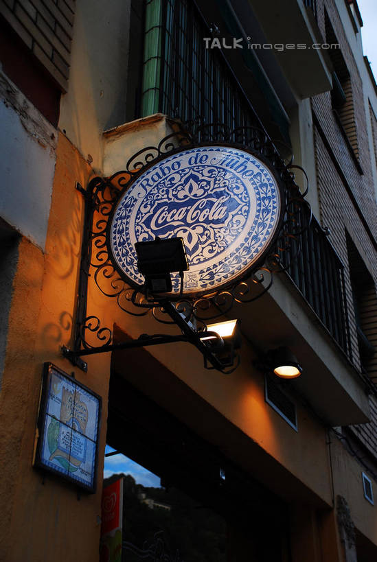 无人,竖图,室外,白天,仰视,度假,美景,城市风光,城市,路灯,照明,西班牙,欧洲,阴影,光线,影子,景观,灯光,娱乐,安达卢西亚,格拉纳达,灯,享受,休闲,景色,放松,照亮,照明设备,南欧,安达鲁西亚,咖啡店,咖啡屋,格拉纳达省,西班牙王国,安达卢西亚自治区,彩图,低角度拍摄,咖啡馆,shqxy1