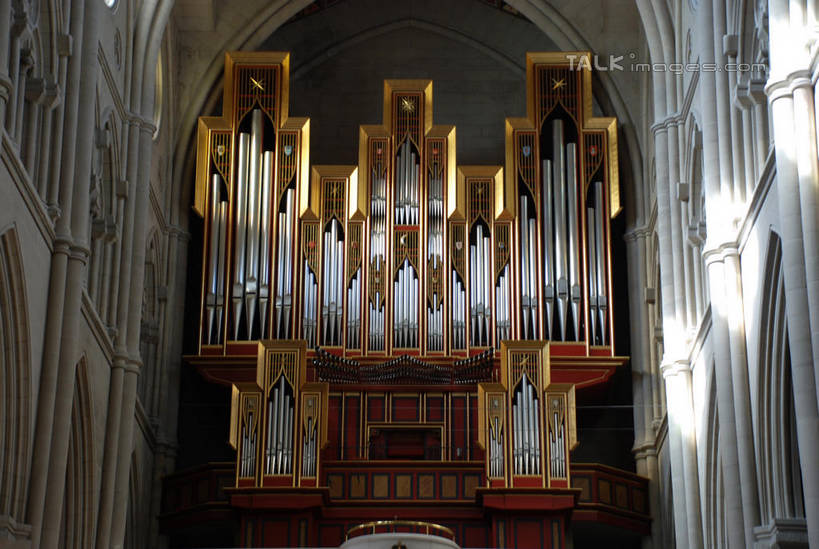 无人,教堂,横图,室内,白天,仰视,旅游,度假,键盘,标志建筑,地标,建筑,西班牙,欧洲,节日,乐器,首都,文化,娱乐,建设,管风琴,祈祷,享受,休闲,健康,马德里,旅游胜地,放松,许愿,宗教,信仰,纪念,祈求,键盘乐器,基督教,南欧,天主教,风琴,信念,西班牙王国,马德里自治区,平安,彩图,低角度拍摄,大教堂,礼拜堂,气鸣乐器,shqxy1