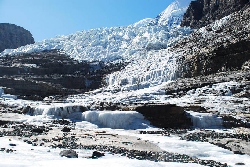 无人,横图,室外,白天,正面,旅游,度假,石头,美景,山,雪,雪山,大雪,中国,亚洲,阴影,光线,石子,影子,冰,积雪,景观,山顶,山峰,雪景,冬季,冬天,山峦,娱乐,宁金抗沙峰,西藏,蓝色,蓝天,天空,阳光,自然,天,享受,休闲,景色,放松,寒冷,晴朗,冰冷,自然风光,藏,东亚,西藏自治区,沉积岩,日喀则,日喀则市,万里无云,中华人民共和国,西南地区,严寒,冰凉,酷寒,凛冽,凛凛,极冷,山南,山南市,颠峰,极峰,江孜,江孜县,水成岩,石块,岩石,晴空,晴空万里,彩图,浪卡子,浪卡子县,仁布,仁布县,shqxy1