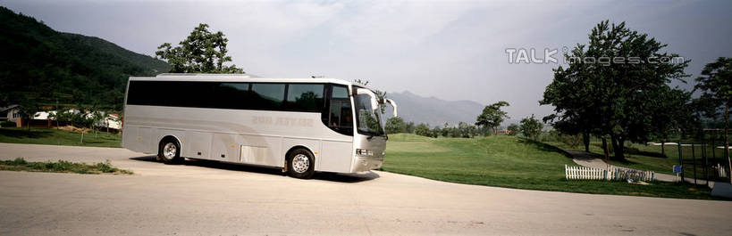 无人,横图,全景,室外,白天,正面,旅游,度假,草地,草坪,美景,植物,汽车,观光车,一辆,阴影,光线,影子,景观,云,云朵,云彩,娱乐,车,草,树,树木,蓝色,绿色,白云,蓝天,天空,阳光,自然,交通工具,天,享受,休闲,景色,放松,生长,晴朗,成长,自然风光,载具,晴空,彩图,旅游观光车,shrj1