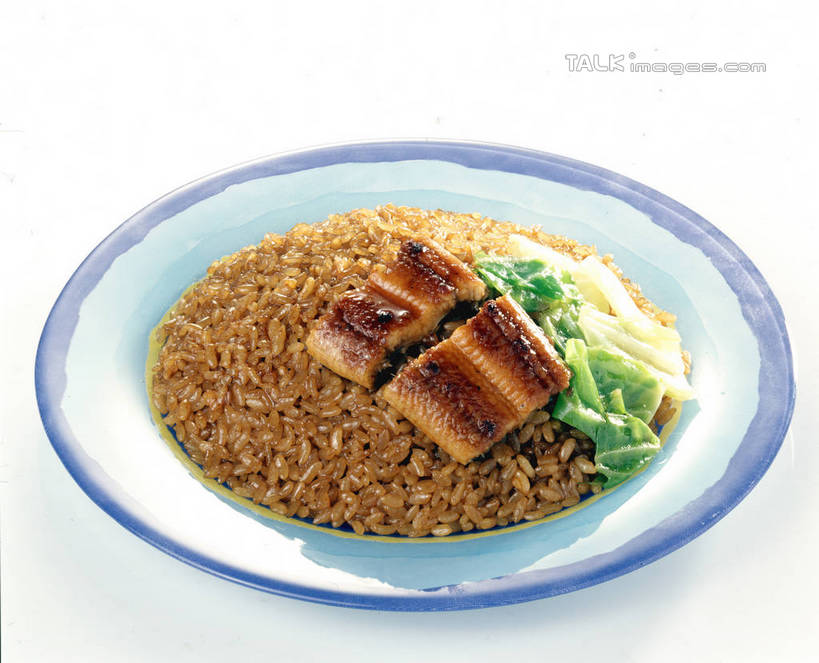 米饭,鳗鱼,无人,横图,俯视,室内,特写,白天,白色背景,烹饪,中餐,餐桌,桌子,蔬菜,阴影,新鲜,反射,鱼,影子,青菜,炒饭,调料,肉,鱼肉,料理,食品,饭,调味品,调味料,酱油,水产,菜肴,美食,肉类,鱼类,食物,中式,摄影,佳肴,有机食品,绿色食品,影棚,餐台,五谷,水生动物,小白菜,水生物,肉食,白鳗,青鳝,不结球白菜,豉油,白鳝,彩图,高角度拍摄,影棚拍摄,拍摄,酱油炒饭,淡水生物,河鲜,日本鳗鲡,shrj1