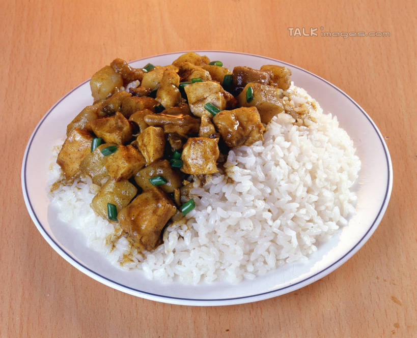 米饭,咖哩,无人,横图,俯视,室内,特写,白天,烹饪,中餐,餐桌,桌子,土豆,餐具,阴影,反射,碟子,盘,影子,调料,鸡肉,肉,料理,食品,饭,调味品,调味料,咖喱,菜肴,美食,肉类,食物,盘子,碟,中式,佳肴,餐台,五谷,肉食,盖浇饭,咖喱鸡,咖喱鸡块,馍馍蛋,洋芋,山药蛋,马铃薯,彩图,高角度拍摄,shrj1