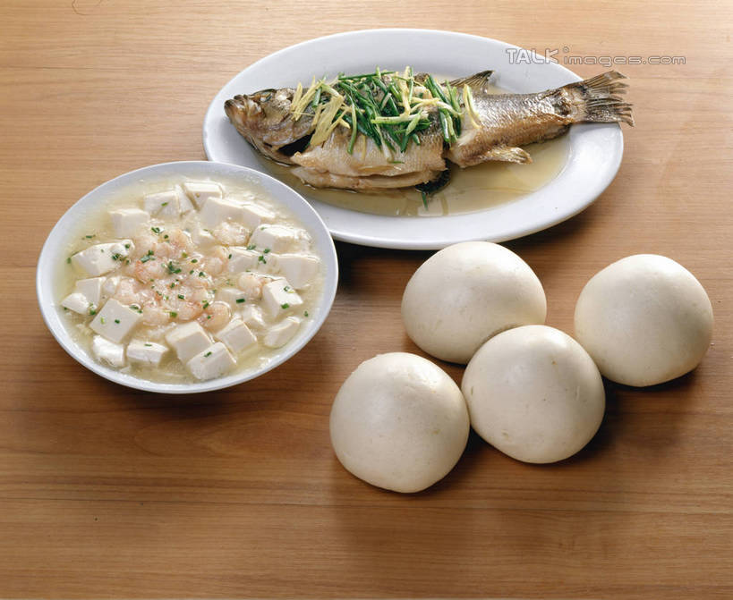 豆腐,无人,横图,俯视,室内,特写,白天,烹饪,中餐,餐桌,桌子,餐具,阴影,反射,鱼,碟子,盘,影子,陶瓷,浓汤,肉,汤,鱼肉,料理,食品,面点,陶瓷制品,羹,馒头,菜肴,美食,肉类,鱼类,食物,盘子,容器,碟,碗,中式,佳肴,餐台,储藏,鲈鱼,豆制品,储存,肉食,豆腐羹,花鲈,鲈板,鲈子鱼,彩图,高角度拍摄,贮存,shrj1