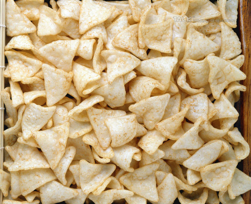 点心,无人,横图,俯视,室内,特写,白天,餐桌,桌子,一堆,许多,阴影,堆叠,堆积,反射,影子,食品,很多,食物,零食,餐台,堆,妙脆角,垃圾食品,膨化食品,彩图,高角度拍摄,shrj1