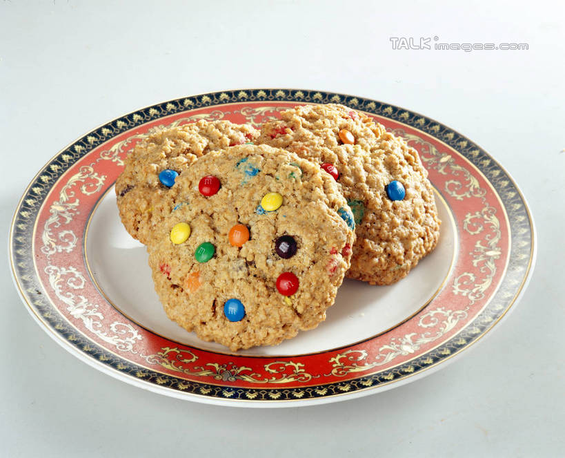 点心,无人,横图,俯视,室内,特写,白天,餐桌,桌子,餐具,三块,阴影,反射,碟子,盘,影子,食品,糖,糖果,甜点,甜品,巧克力豆,曲奇,食物,盘子,碟,饼干,甜食,零食,巧克力,餐台,朱古力,曲奇饼,曲奇饼干,彩图,高角度拍摄,shrj1