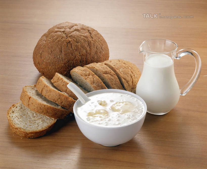 点心,面包,牛奶,无人,横图,俯视,室内,特写,白天,烹饪,中餐,早餐,餐桌,桌子,切开,阴影,反射,壶,滤器,影子,勺子,陶瓷,谷类,谷物,粥,料理,食品,面点,陶瓷制品,饮品,米,营养,菜肴,美食,水壶,香,食物,糕点,饮料,茶壶,容器,碗,切,中式,佳肴,餐台,储藏,乳制品,奶,牛乳,储存,剖面,漏勺,切面,安神,彩图,高角度拍摄,早饭,白米粥,糜,贮存,shrj1