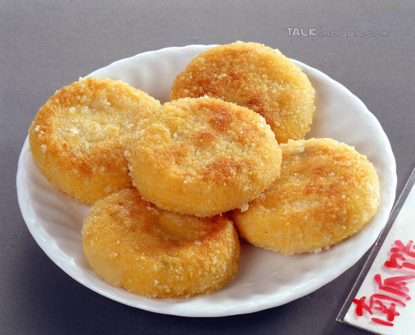 点心,无人,横图,俯视,室内,特写,白天,餐桌,桌子,餐具,五个,许多,阴影,反射,标志,碟子,盘,文字,影子,字符,料理,食品,面点,纸张,标识,美食,食物,红色,盘子,碟,中式,汉字,餐台,中文,南瓜饼,国文,华文,彩图,高角度拍摄,shrj1