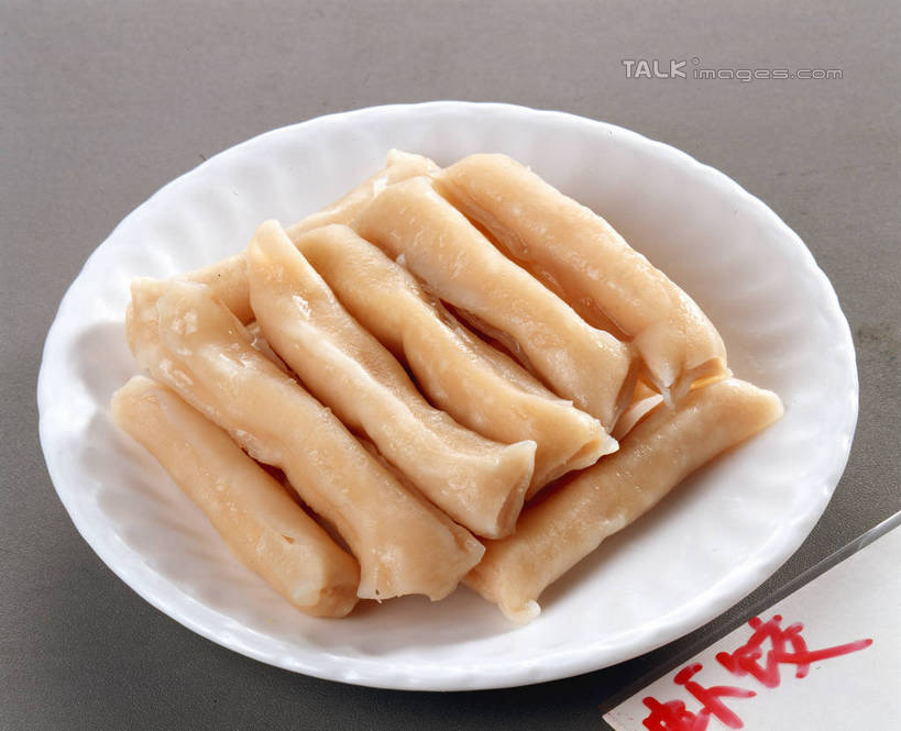 点心,无人,横图,俯视,室内,特写,白天,中餐,餐桌,桌子,餐具,一堆,许多,阴影,堆叠,堆积,反射,标志,碟子,盘,文字,影子,字符,料理,食品,饺子,面点,纸张,很多,标识,小吃,美食,食物,红色,盘子,碟,中式,汉字,虾饺,餐台,堆,中文,蒸饺,国文,华文,彩图,高角度拍摄,shrj1