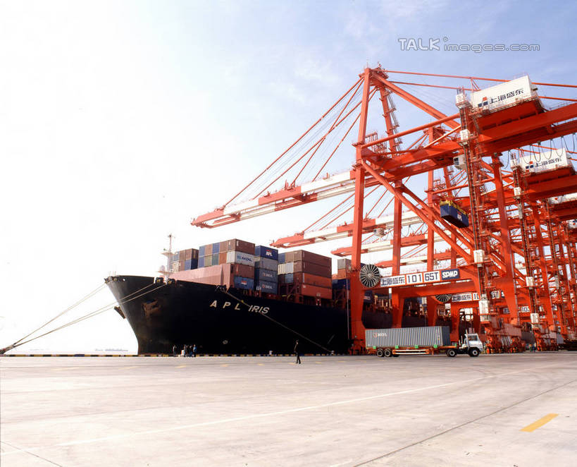 无人,码头,横图,室外,白天,仰视,度假,技术,美景,城市风光,城市,港口,建筑,船,阴影,光线,影子,景观,云,云朵,集装箱,云彩,娱乐,设备,货柜,施工,蓝色,白云,蓝天,天空,阳光,箱子,交通工具,天,享受,休闲,机械,起重机,景色,放松,运输,晴朗,工程,载具,货船,物流,集装箱码头,晴空,彩图,低角度拍摄,摆渡口,埠头,渡口,渡头,港湾,海港,货运码头,口岸,商港,商船,shrj1