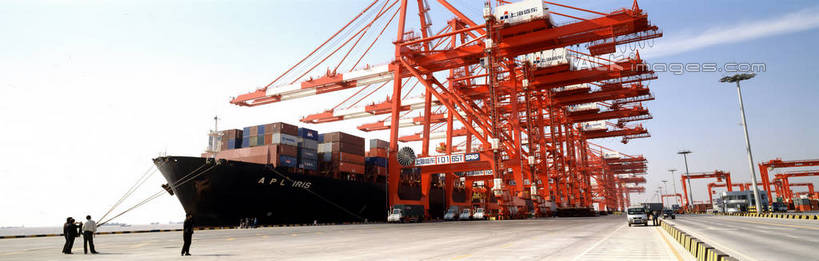 无人,码头,横图,室外,白天,仰视,度假,技术,美景,城市风光,城市,港口,建筑,船,阴影,光线,影子,景观,云,云朵,集装箱,云彩,娱乐,设备,货柜,施工,蓝色,白云,蓝天,天空,阳光,箱子,交通工具,天,享受,休闲,机械,起重机,景色,放松,运输,晴朗,工程,载具,货船,物流,集装箱码头,晴空,彩图,低角度拍摄,摆渡口,埠头,渡口,渡头,港湾,海港,货运码头,口岸,商港,商船,shrj1