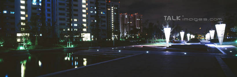 无人,家,高楼大厦,横图,室外,夜晚,正面,度假,河流,美景,水,植物,城市风光,城市,大厦,建筑,摩天大楼,夜景,照明,阴影,光线,影子,房屋,屋子,河水,景观,水流,公寓,灯光,娱乐,洋房,楼房,住宅,灯,树,树木,绿色,自然,灯具,享受,休闲,景色,放松,生长,成长,照亮,照明设备,地灯,地埋灯,彩图,房子,大楼,高层建筑,高楼,摩天楼,shrj1