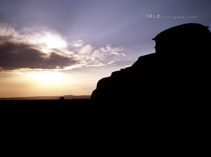 无人,横图,室外,白天,正面,旅游,度假,石头,美景,日落,山,山脉,峡谷,阴影,光线,纹路,石子,纹理,影子,景观,山峰,晚霞,霞光,云,云朵,落日,山谷,山峦,背光,云彩,娱乐,白云,阳光,自然,黄昏,群山,享受,休闲,景色,彩霞,放松,连绵,绵延,岩层,自然风光,山岭,逆光,肌理,联贯,夕照,薄暮,石块,岩石,夕阳,彩图,傍晚,斜阳,shrj1