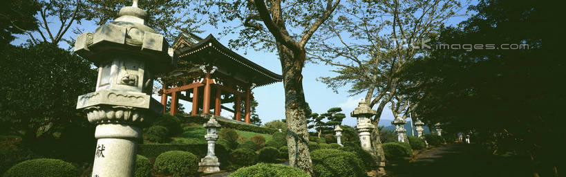 无人,横图,室外,白天,仰视,旅游,度假,草地,草坪,美景,植物,照明,阴影,光线,影子,亭子,景观,灯光,娱乐,灯,草,树,树木,蓝色,绿色,蓝天,天空,阳光,自然,灯具,天,享受,休闲,景色,放松,生长,晴朗,成长,照亮,照明设备,自然风光,万里无云,亭台楼阁,晴空,晴空万里,彩图,低角度拍摄,石灯,shrj1