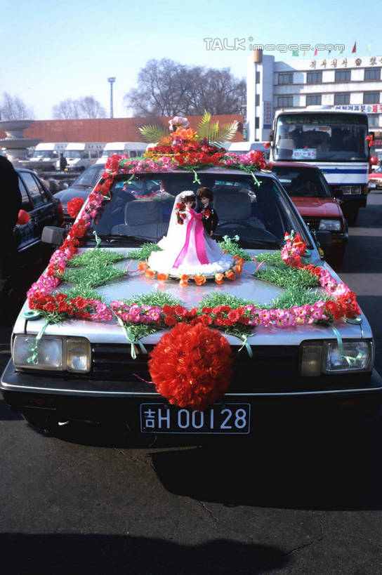 无人,家,竖图,室外,白天,正面,婚礼,度假,快乐,美景,树林,植物,别墅,城市风光,城市,汽车,一辆,阴影,庆祝,盛开,光线,影子,房屋,屋子,景观,公寓,枝条,结婚,花蕾,娱乐,洋房,楼房,住宅,车,花,花瓣,花朵,鲜花,树,树木,树枝,蓝色,绿色,蓝天,天空,阳光,自然,交通工具,轿车,天,花苞,花蕊,享受,休闲,喜庆,景色,放松,婚车,生长,晴朗,成长,纪念,载具,万里无云,虬枝,枝杈,晴空,晴空万里,彩图,高兴,房子,shrj1