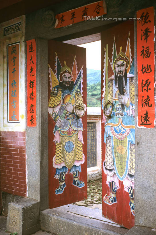 无人,竖图,室外,白天,正面,旅游,度假,楼梯,门,标志建筑,地标,建筑,对联,阴影,艺术,光线,标志,文字,影子,字符,手工艺品,阶梯,文化,娱乐,标识,建设,台阶,阳光,工艺品,门框,享受,休闲,汉字,旅游胜地,放松,春联,高雅,中国文化,中文,自信心,品位,国文,华文,彩图,对子,楹联,shrj1