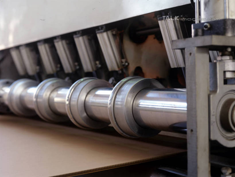 无人,工厂,搬运,横图,室内,白天,正面,车间,机器,流水线,静物,金属制品,一排,整齐,印刷,传输,金属,纸,设备,排列,机械,工业,运输,传送带,便利,传送,队列,载具,宣纸,传输带,印刷机,方便,印刷厂,纸寿千年,纸中之王,泾县纸,彩图,制造厂,印刷设备,生产工厂,shrj1