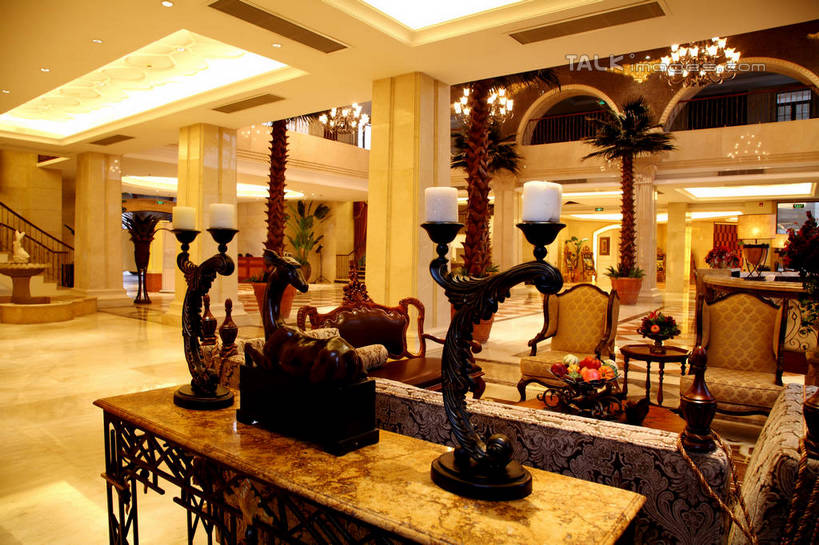 无人,宾馆,栏杆,横图,室内,白天,正面,楼梯,装修,桌面,桌子,建筑,蜡烛,照明,欧式,阴影,装饰,光线,扶手,影子,烛台,阶梯,大理石,灯光,豪华,建设,现代,装潢,护栏,吊灯,台阶,灯,灯具,室内装潢,样板房,明亮,照亮,舒适,家居装潢,蜡烛架,照明设备,房屋设计,地中海风格,古典风格,简约风格,室内设计,宽敞,样板房装潢,大理石制品,烛炬,烛架,设计,彩图,客店,客栈,旅店,旅馆,旅舍,汽车旅馆,shrj1