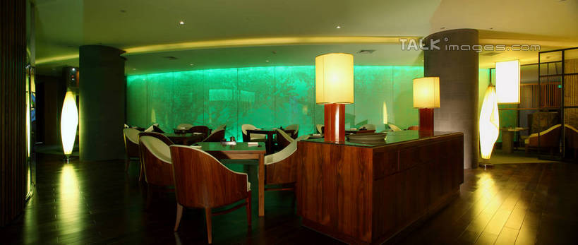 无人,餐厅,横图,室内,白天,正面,餐桌,门,装修,桌子,椅子,阴影,光线,影子,灯光,装潢,门框,室内装潢,餐台,房屋设计,设计,彩图,餐馆,饭店,饭馆,shrj1