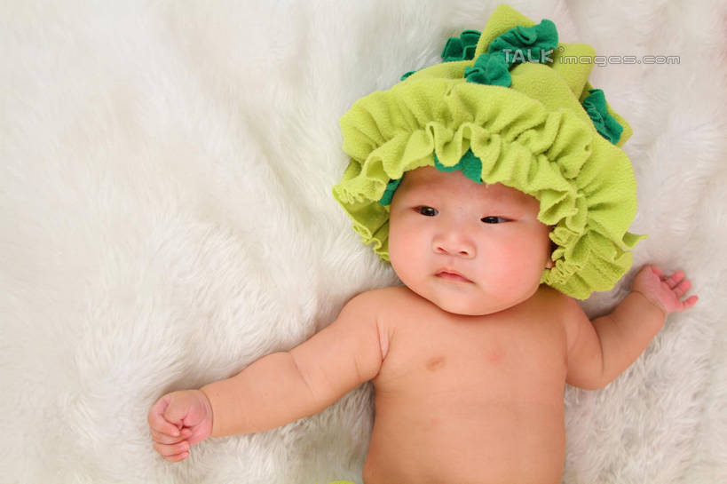 东方人,婴儿,儿童,一个人,躺,伸展双臂,横图,俯视,室内,白天,背景,纯洁,地毯,帽子,亚洲,仅一个人,服装,装饰,编织,手工艺品,织物,注视,黄种人,小孩,衣服,黄色,绿色,工艺品,观察,看,可爱,摄影,服饰,活泼,影棚,观看,华丽,修饰,点缀,察看,衣着,穿着,关注,宝宝,表演服,演出服,纯真,烂漫,无邪,衬托,美观,雅致,雅观,衣饰,道具服,卧着,伶俐,天真,亚洲人,孩子,敞开双臂,伸开双臂,躺着,卧,展开双肩,张开手臂,张开双臂,半身,布景,彩图,高角度拍摄,影棚拍摄,拍摄,shsc1