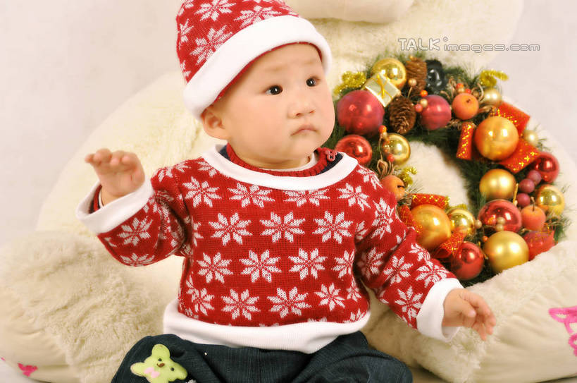 东方人,婴儿,儿童,一个人,坐,横图,室内,白天,正面,毛衣,游戏,纯洁,熊,帽子,玩具,亚洲,仅一个人,粉色背景,花纹,装饰,花环,玩偶,泰迪熊,玩,挥手,注视,黄种人,娱乐,袜子,小孩,黄色,红色,白色,玩具熊,靠,招手,休闲,可爱,益智,摄影,毛绒玩具,活泼,影棚,睡帽,华丽,修饰,圣诞花环,安慰,点缀,发泄,消遣,宝宝,纯真,烂漫,无邪,宣泄,衬托,美观,雅致,雅观,圣诞圈,罗斯福熊,伶俐,天真,男孩,亚洲人,孩子,玩耍,嬉戏,坐着,半身,彩图,影棚拍摄,绒衣,套衫,套头毛衣,线衣,拍摄,shsc1
