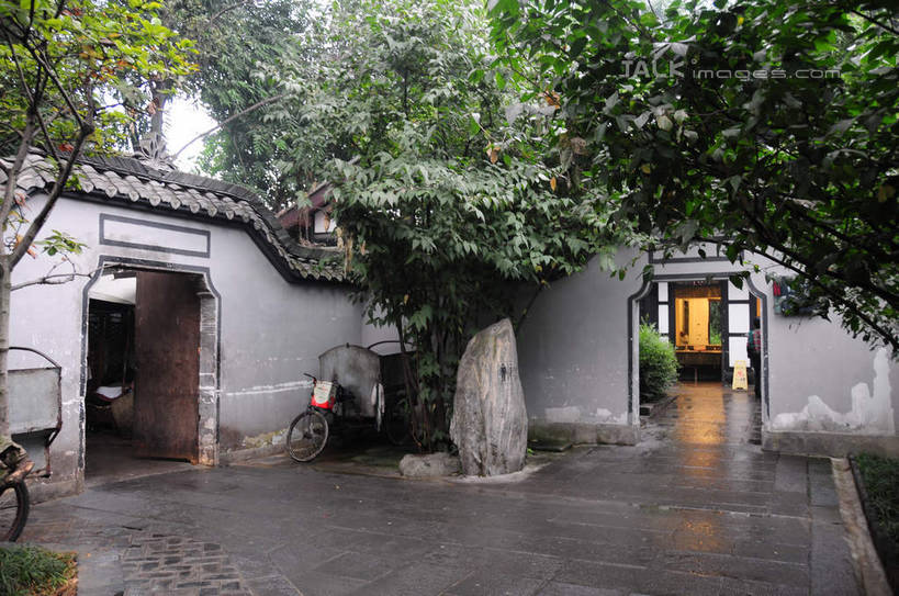 无人,横图,室外,白天,正面,旅游,度假,名胜古迹,植物,门,标志建筑,地标,建筑,中国,亚洲,阴影,遗迹,反射,影子,墙,建筑群,围墙,地面,古迹,文物,娱乐,建设,古建筑,墙壁,墙面,树,树木,绿色,自然,门框,享受,休闲,旅游胜地,放松,四川省,生长,成长,古文明,东亚,四川,成都,成都市,中华人民共和国,省会,西南地区,川,锦里,彩图,shsgf1